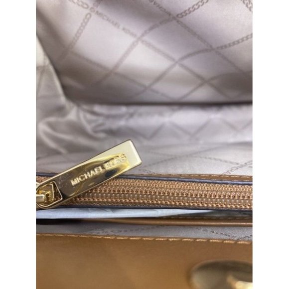 Michael Kors Newbury Medium Chain Vanilla Acorn Pebbled Leather Shoulder… - Picture 4 of 11